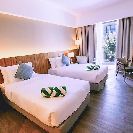 The Maximilian Hotel Cauayan Esterno foto