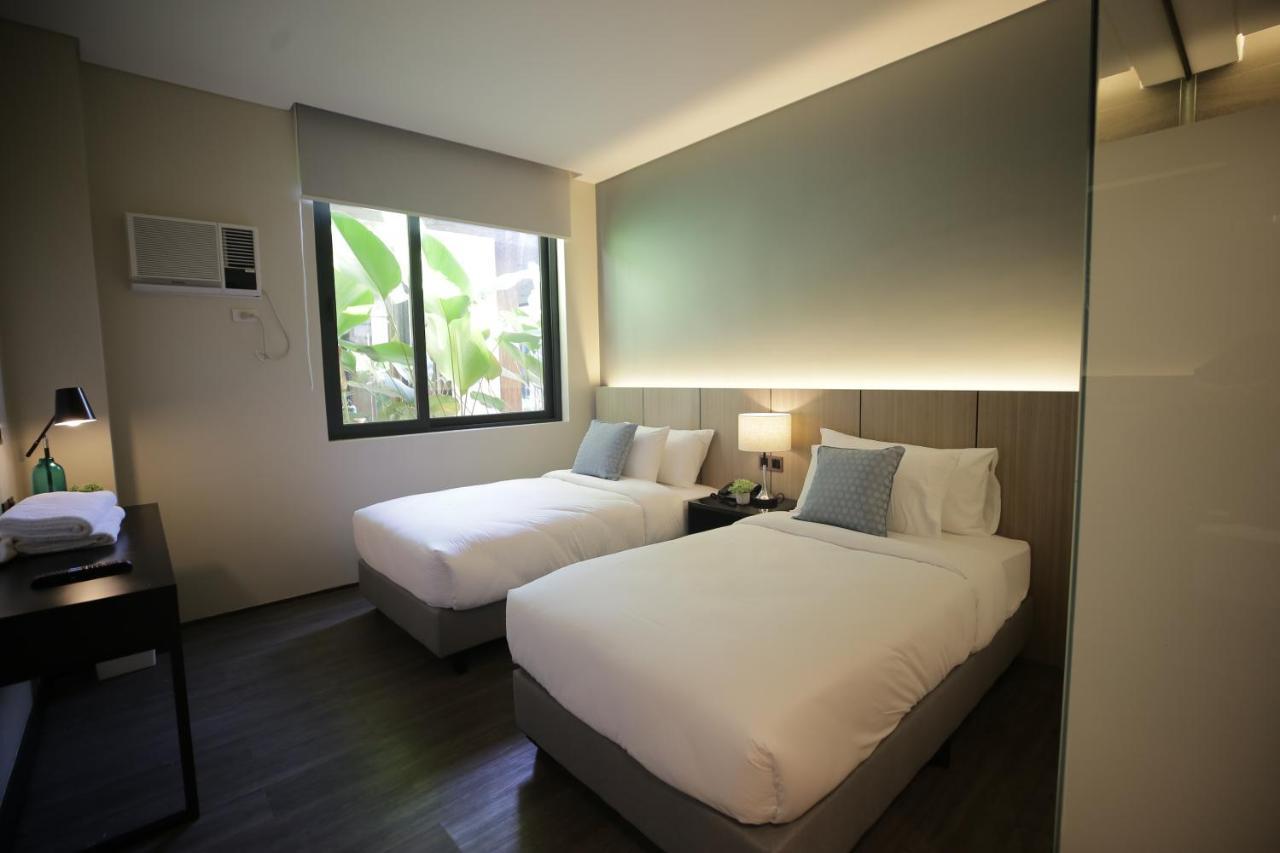 The Maximilian Hotel Cauayan Esterno foto