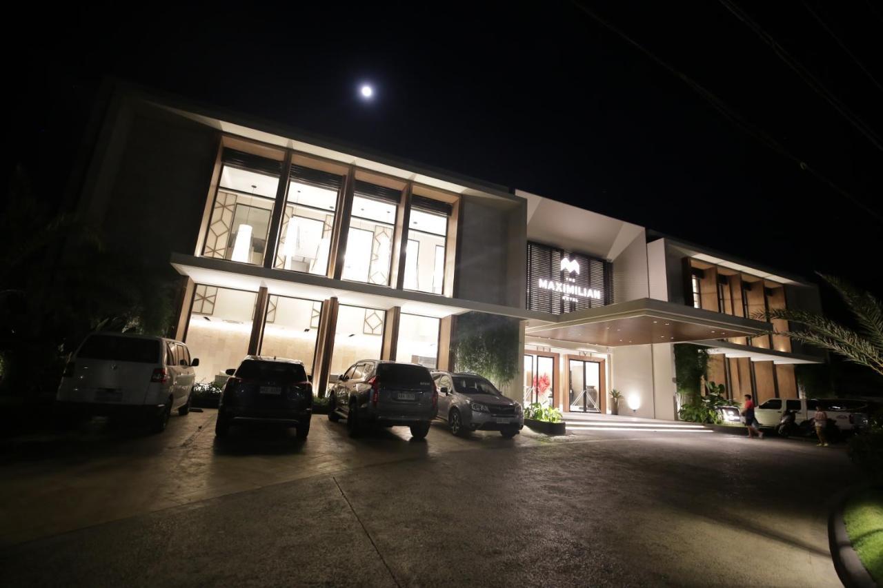 The Maximilian Hotel Cauayan Esterno foto