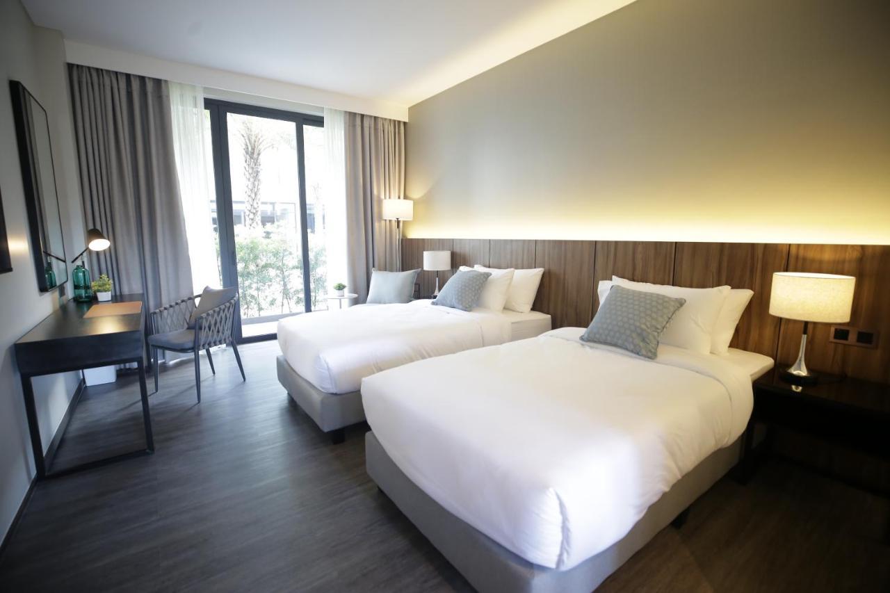 The Maximilian Hotel Cauayan Esterno foto