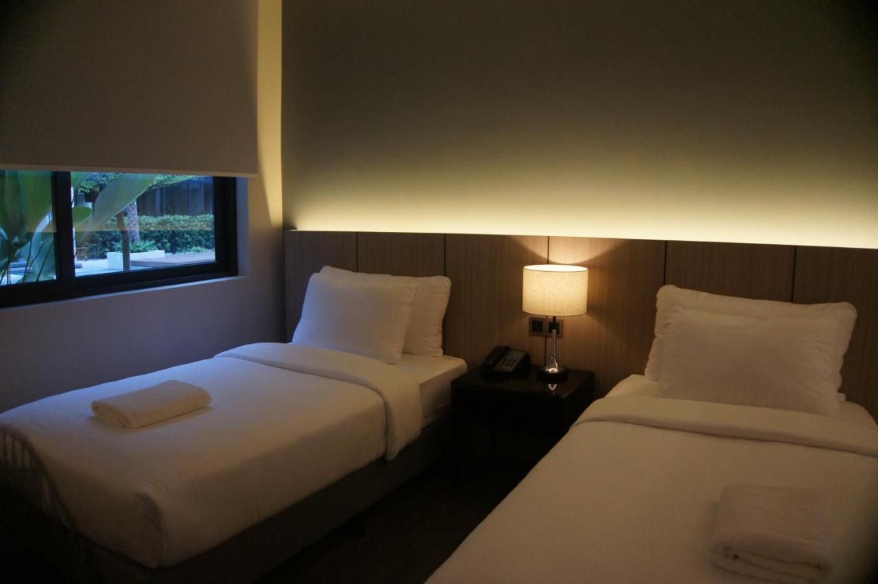 The Maximilian Hotel Cauayan Esterno foto