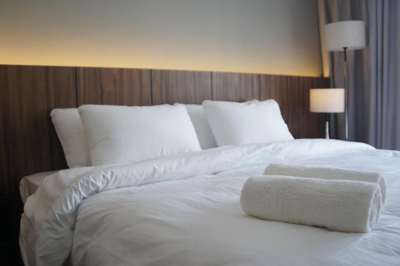 The Maximilian Hotel Cauayan Esterno foto