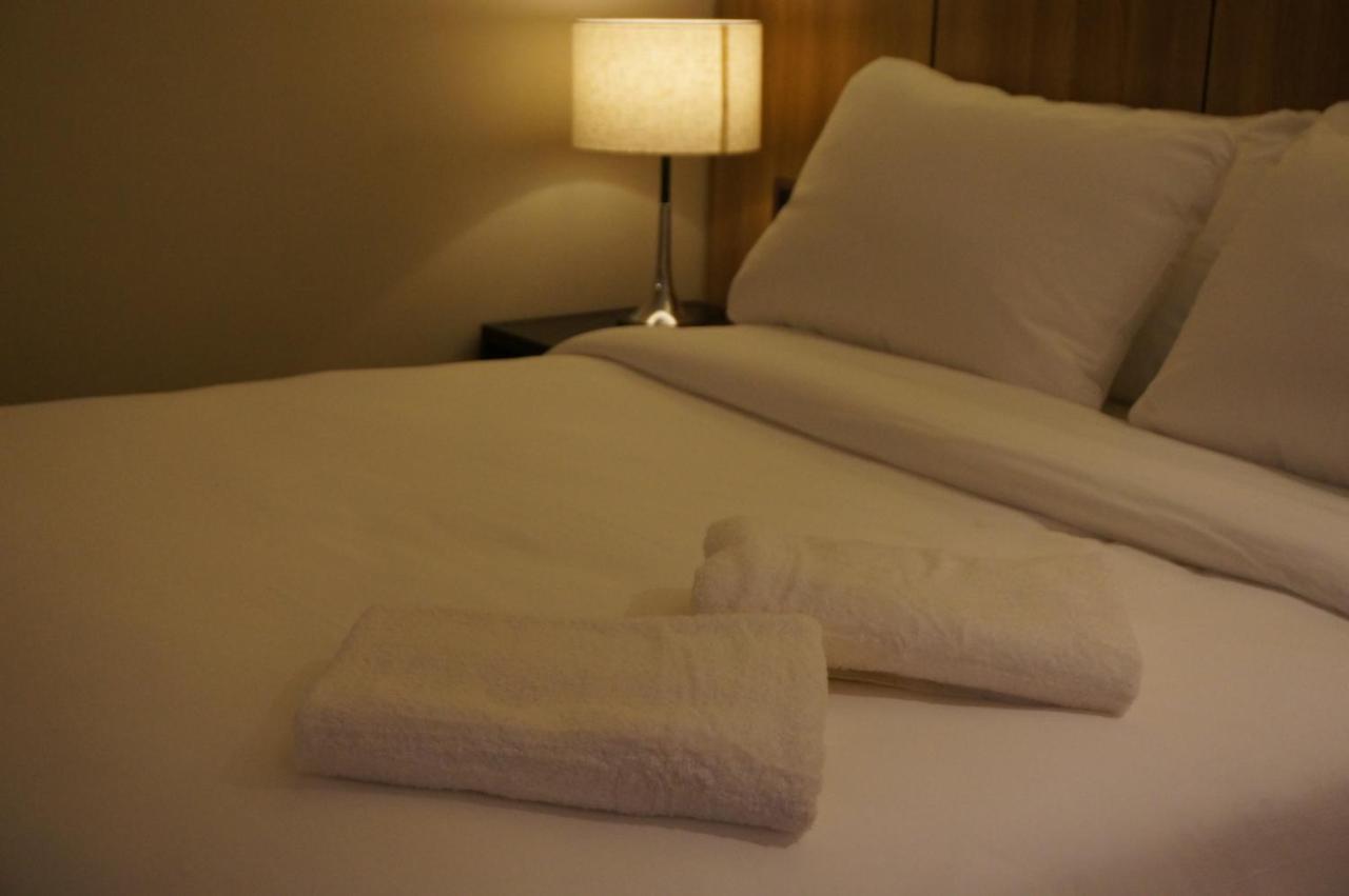 The Maximilian Hotel Cauayan Esterno foto