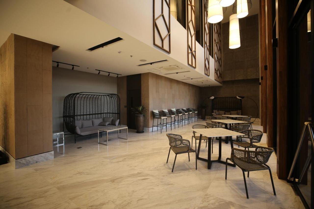 The Maximilian Hotel Cauayan Esterno foto