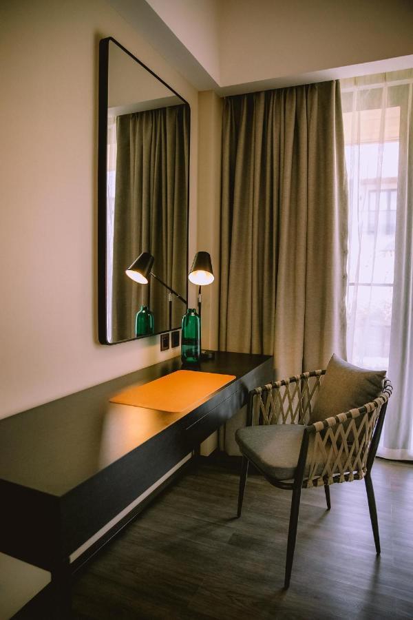 The Maximilian Hotel Cauayan Esterno foto