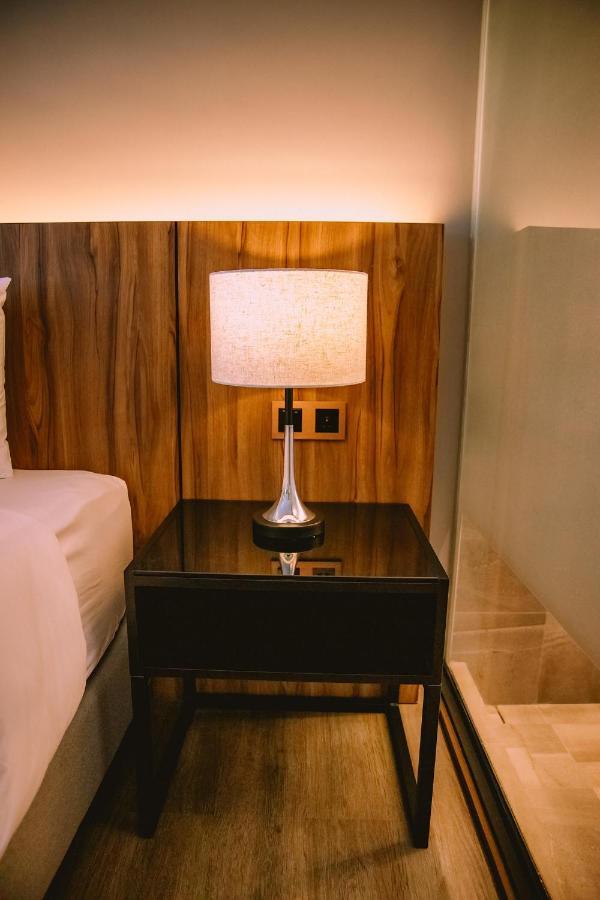 The Maximilian Hotel Cauayan Esterno foto